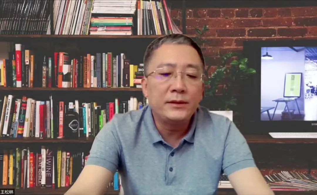恒逸石化股份有限公司常务副总裁王松林宣读获奖决定.jpg